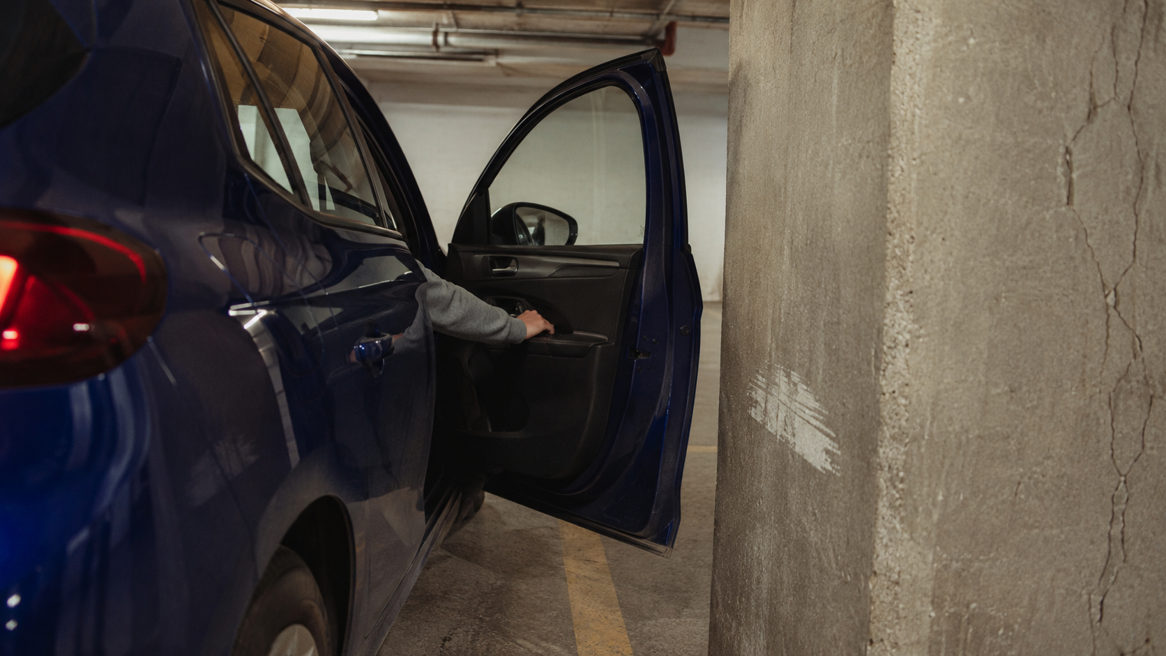 Ako správne zmerať parkovacie miesto pre auto, dvere aj vystupovanie — detail