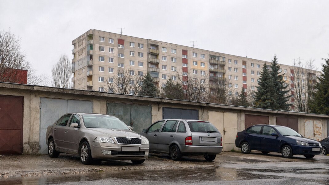 Ceny prenájmu garáže v Bratislave na prehľadnej tabuli s údajmi