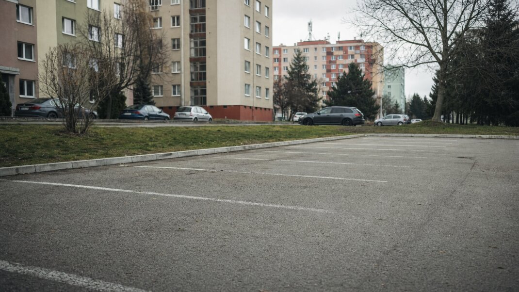 Vyjednávanie o cene parkovacieho miesta v Bratislave s porovnávaním ponúk