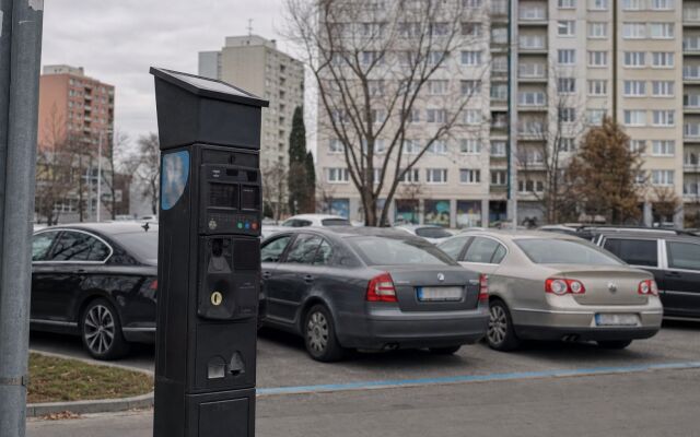 Mobilná aplikácia na parkovanie v Bratislave zobrazená na smartfóne