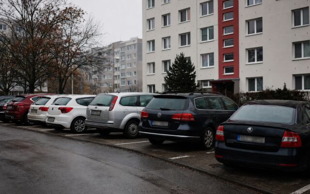 Parkovacie miesta v Bratislave s vysokými cenami a dopytom po prenájme