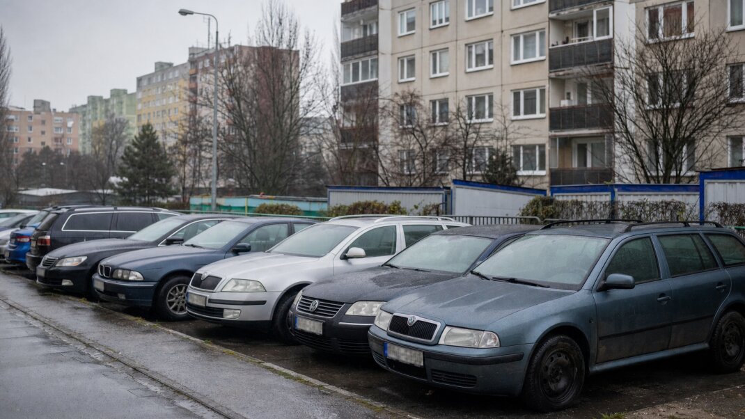 Parkovacie miesta v Bratislave s rôznymi ponukami na prenájom a predaj