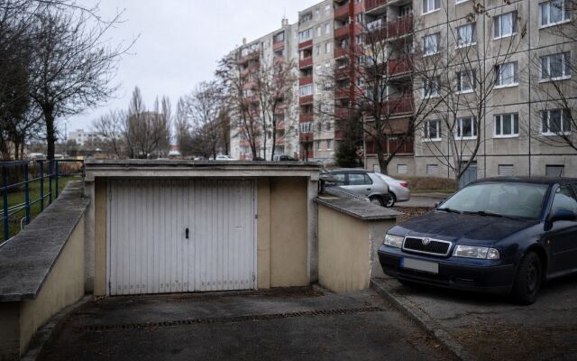 Podzemná garáž v Ružinove s uzamykateľným boxom na parkovanie