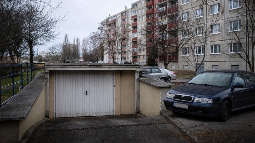 Podzemná garáž v Ružinove s uzamykateľným boxom na parkovanie