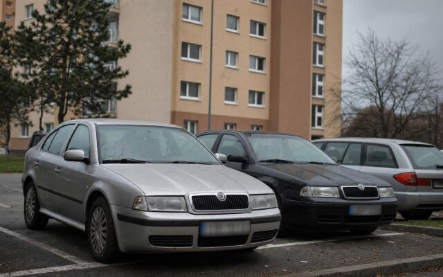 Cudzie auto zaparkované na vyhradenom parkovacom mieste v Bratislave