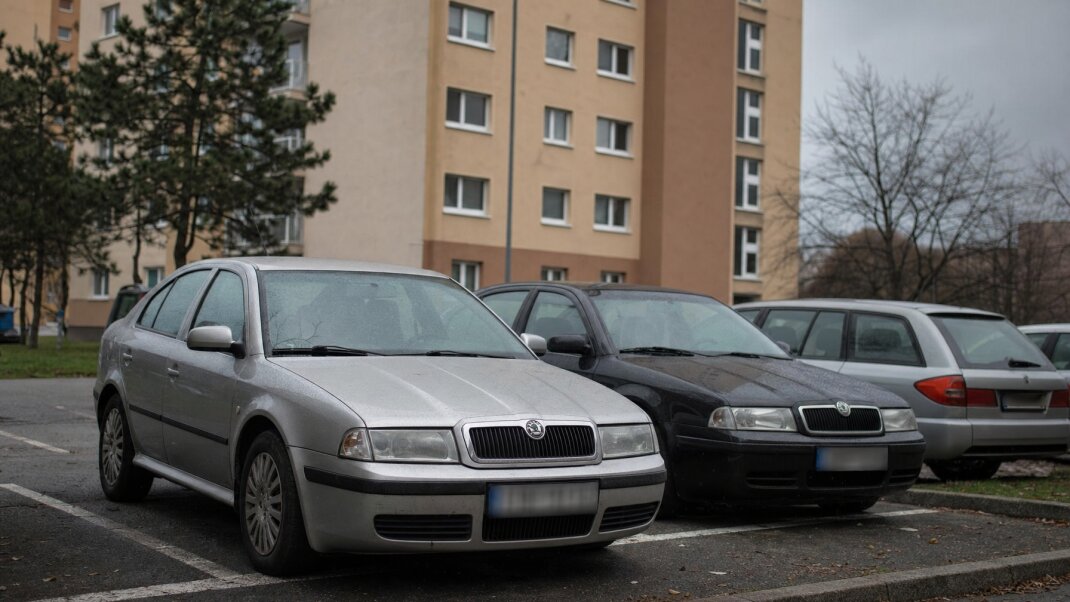 Cudzie auto zaparkované na vyhradenom parkovacom mieste v Bratislave