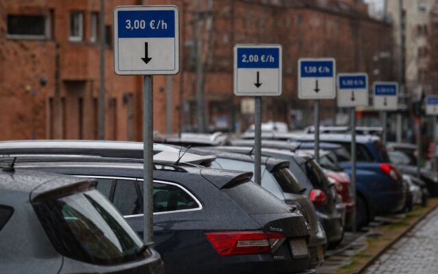Parkovacie miesta v Bratislave s cenovkami nad 250 eur mesačne