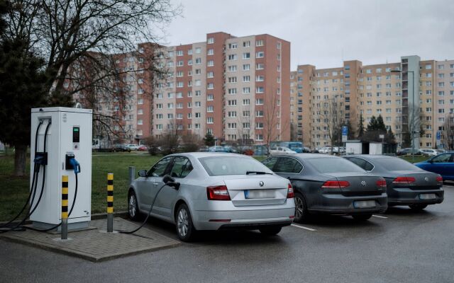 Nabíjacia stanica pre elektromobily v Senici s parkovaním