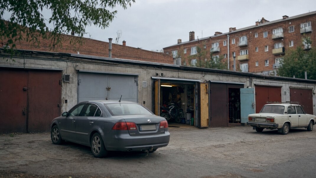 Garáž s motorkou a úložným priestorom v Bratislave
