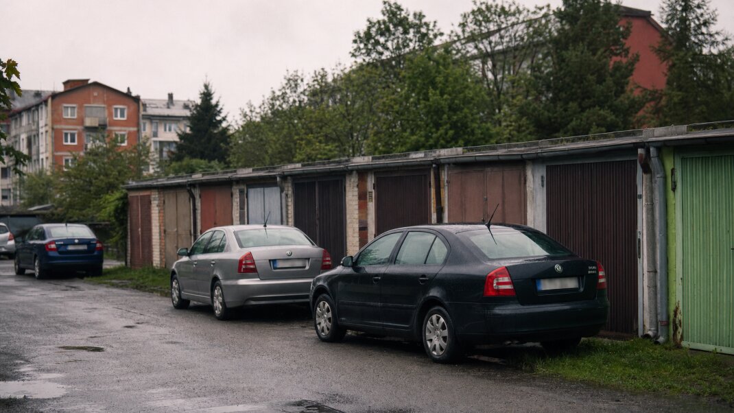 Malá garáž v Bratislave s nejasným prístupom a problémami s vlastníctvom