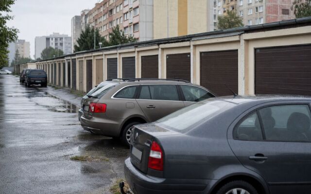 Garáž na predaj v Bratislave s cenovými tabuľkami a informáciami o lokalitách
