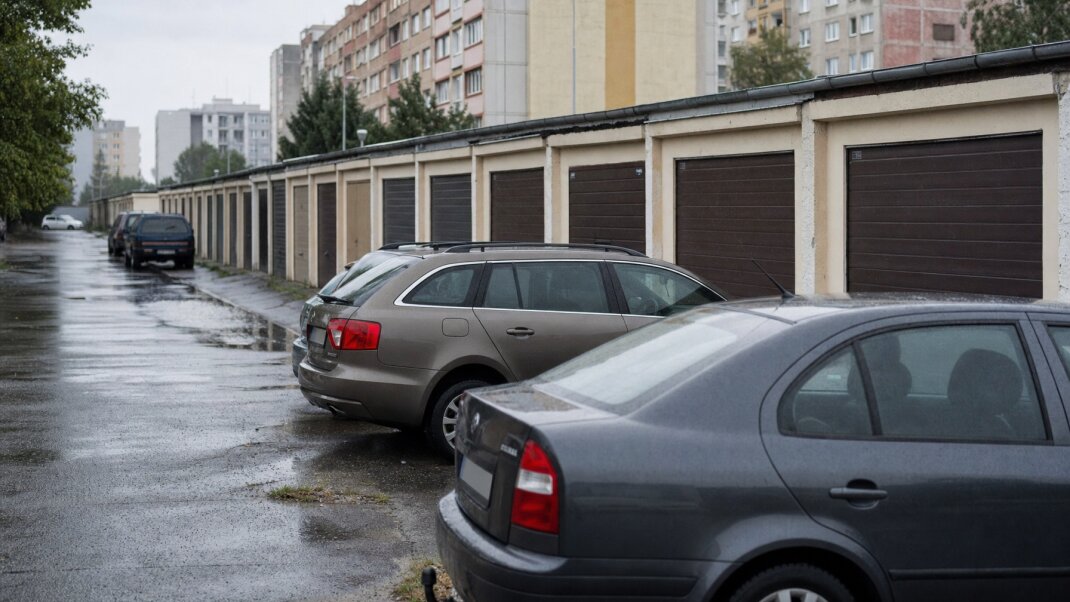 Garáž na predaj v Bratislave s cenovými tabuľkami a informáciami o lokalitách