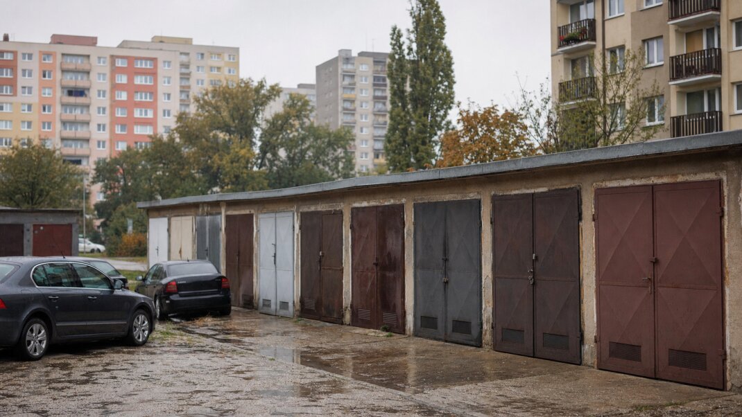 Garáž na predaj v Bratislave - Nové Mesto s cenovými údajmi a ponukami