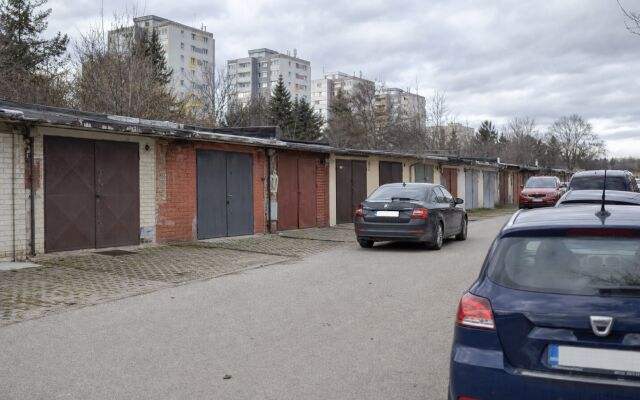 Garáže na predaj v Ružinove, Bratislava, s cenovými tabuľkami a lokalitami