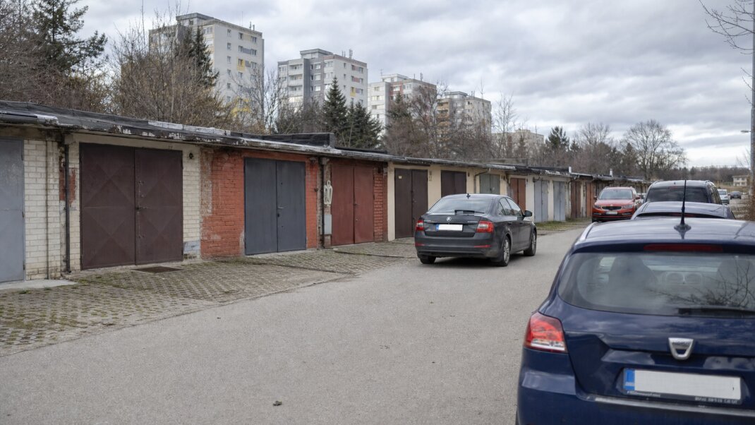 Garáže na predaj v Ružinove, Bratislava, s cenovými tabuľkami a lokalitami