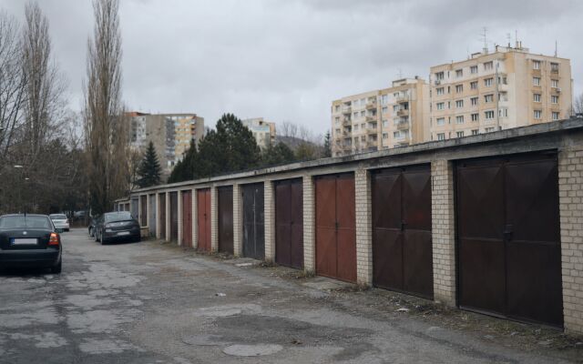 Murovaná garáž na prenájom v Košiciach – Nad Jazerom