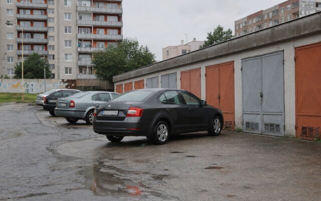 Garáž na prenájom v Nitre s moderným dizajnom a dostupným parkovaním