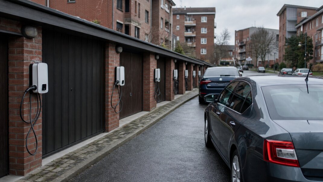 Garáž s elektrickým pripojením v Bratislave, pripravená na nabíjanie elektromobilov