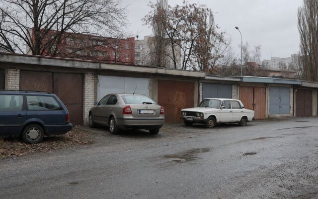 Odovzdanie kľúčov a čipu pri prenájme garáže v Bratislave
