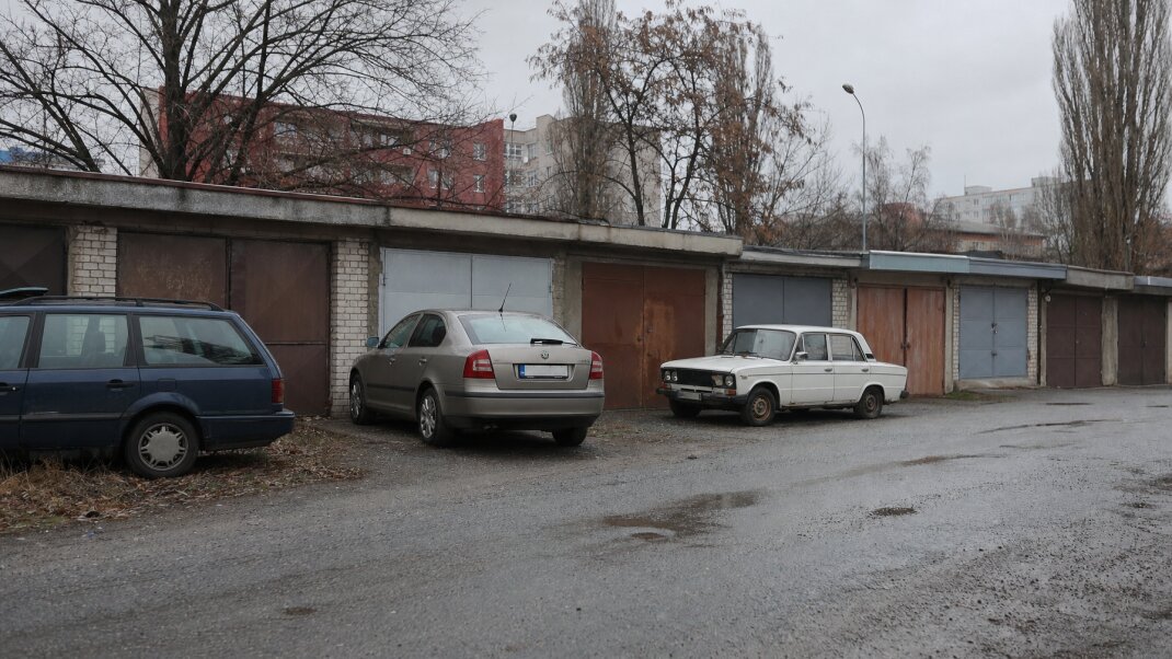 Odovzdanie kľúčov a čipu pri prenájme garáže v Bratislave