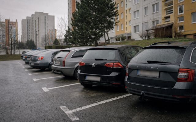 Parkovacie miesta v Bratislave s cenovými tabuľkami a mestskými časťami