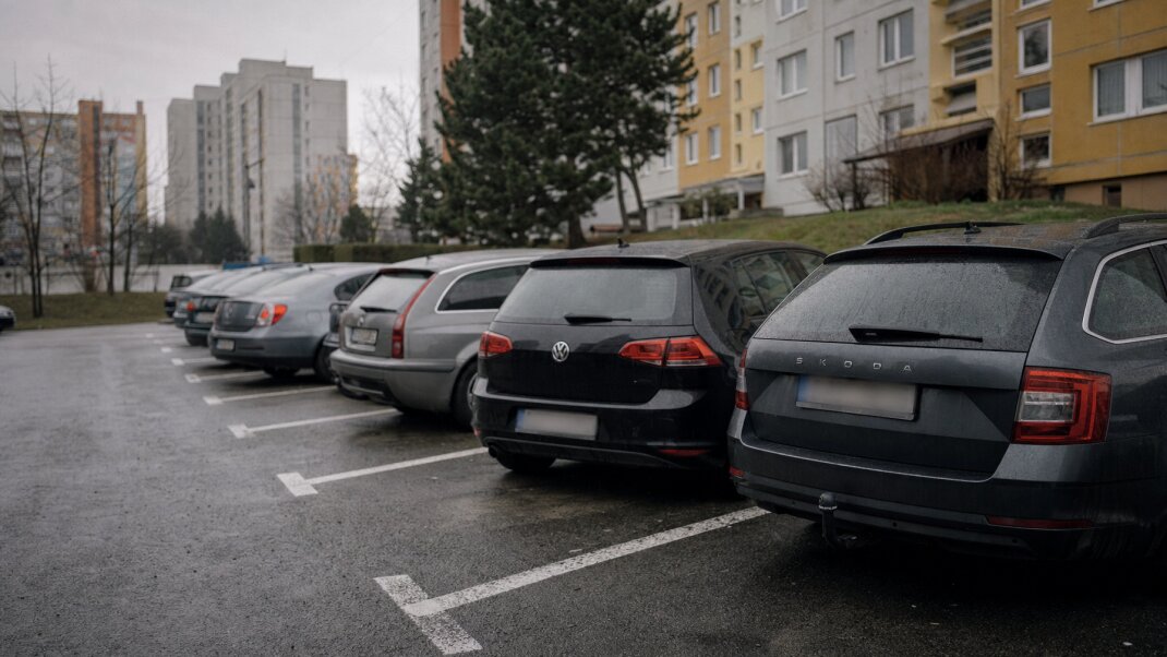 Parkovacie miesta v Bratislave s cenovými tabuľkami a mestskými časťami