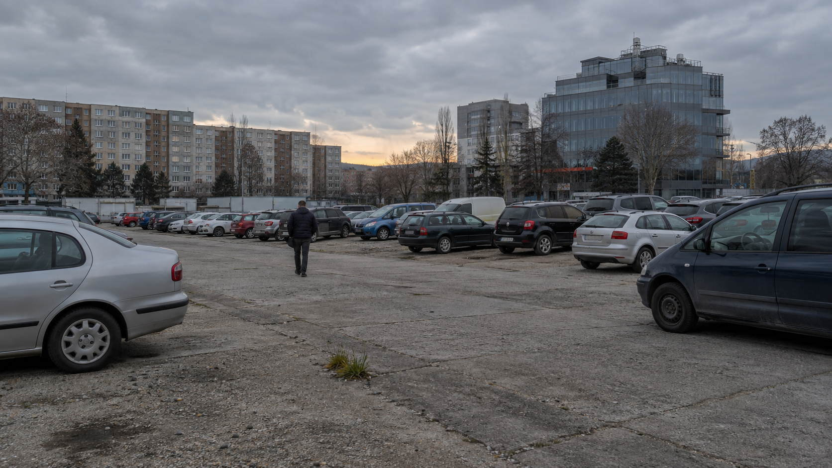 Koľko výplaty zje parkovanie? Slovenský index dostupnosti miesta pre auto — širší kontext