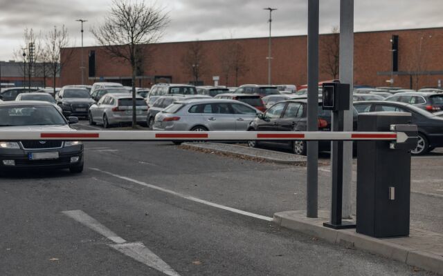 Parkovacie rampy pri nákupnom centre v Bratislave s novými poplatkami