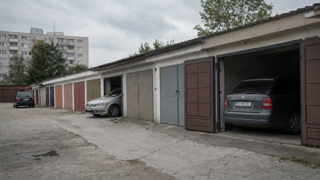 Krátkodobé parkovanie v Bratislave, garáž s voľným miestom pre auto