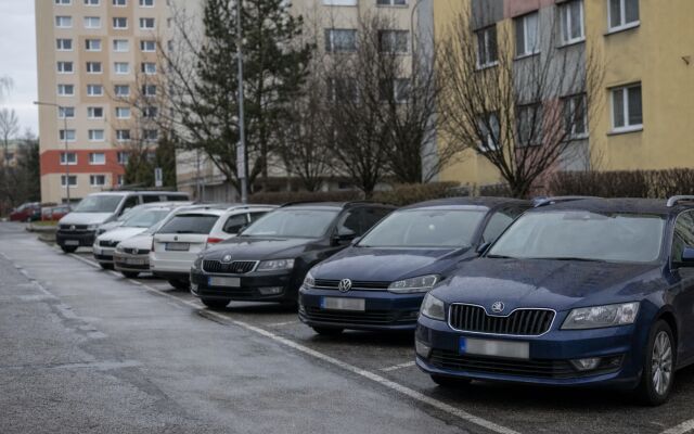 Parkovacie miesto s označením na prenájom v Bratislave