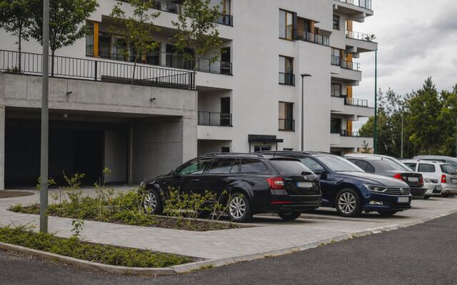 Parkovacie miesta v novostavbe s modernou architektúrou v Bratislave