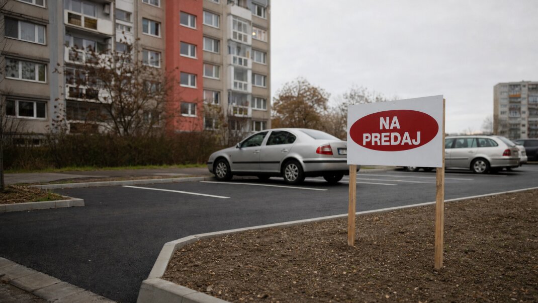 Vonkajšie parkovacie miesto v Bratislave s cenovkou 12 000 eur