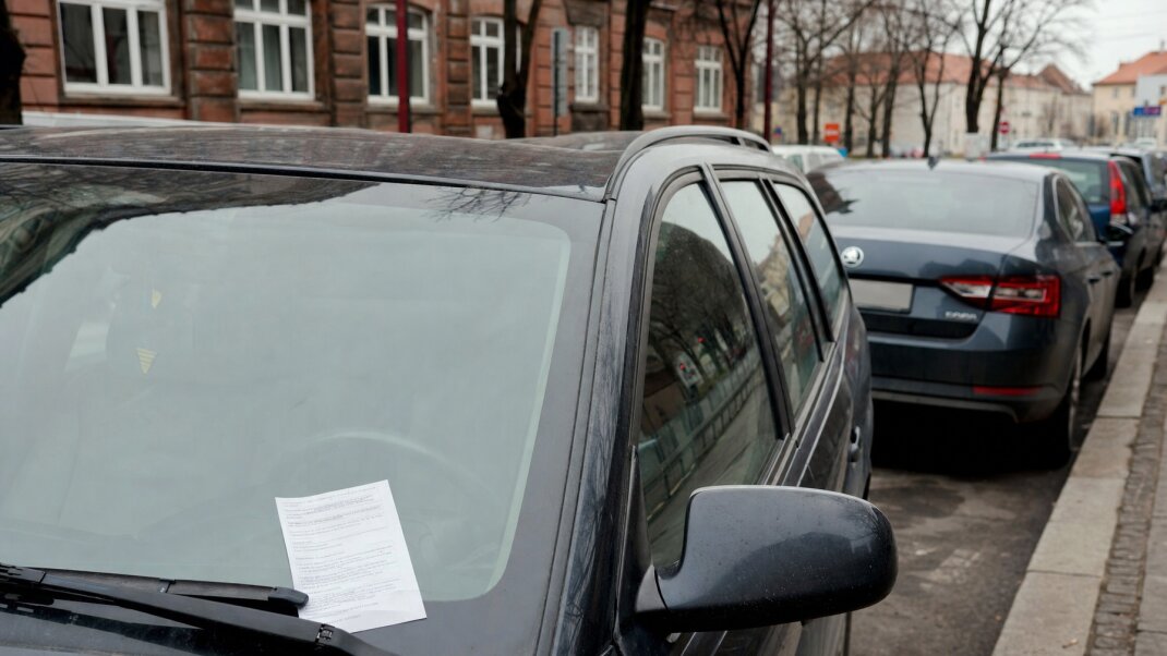 Falošná pokuta s QR kódom na aute zaparkovanom v Bratislave