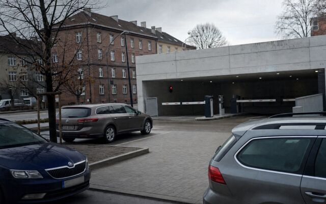 Nový garážový dom bez nabíjacích staníc pre elektromobily v Bratislave