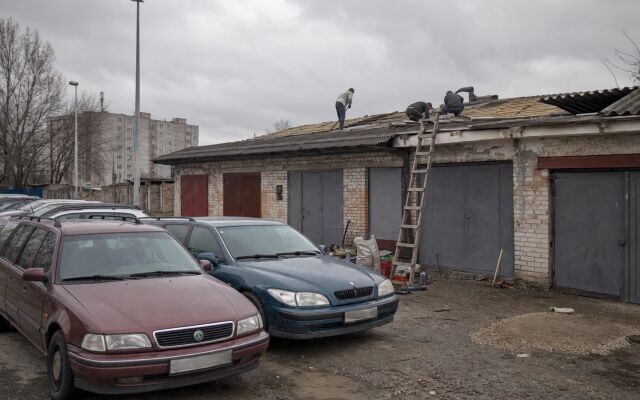 Oprava strechy radovej garáže v slovenskej urbanistickej lokalite