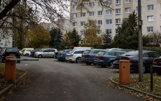 Parkovacie miesta v Bratislave s označením PAAS a súkromné státia