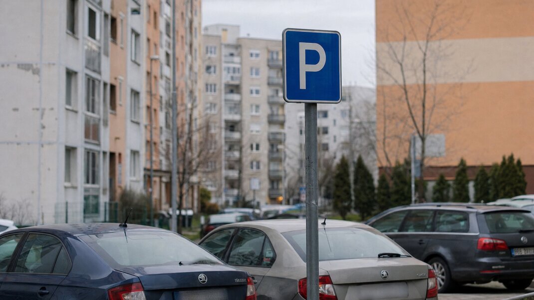 Parkovacie zóny a aplikácie na ulici v Bratislave