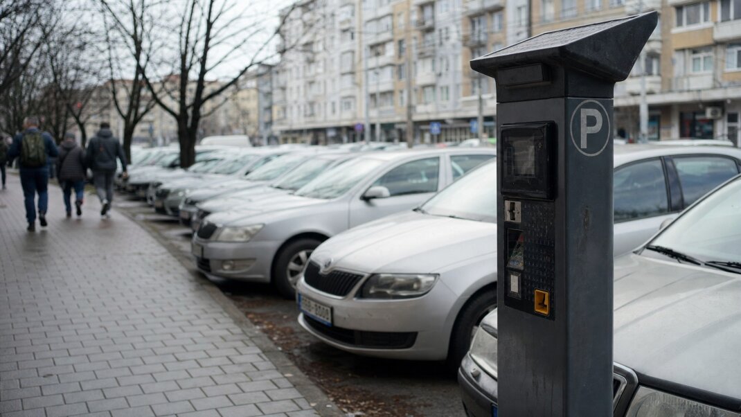 Parkovacie aplikácie na mobilnom telefóne v slovenskom mestskom prostredí