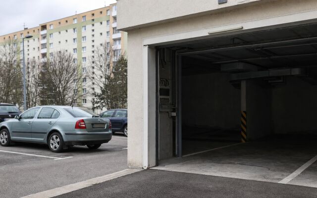 Parkovacie miesto v podzemnej garáži v Nitre s moderným dizajnom