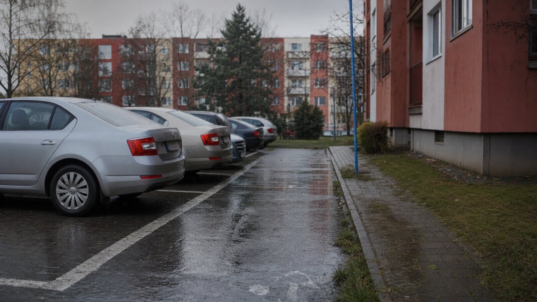 Parkovacie miesto na predaj v Nitre s garážovým boxom a vonkajšími státím