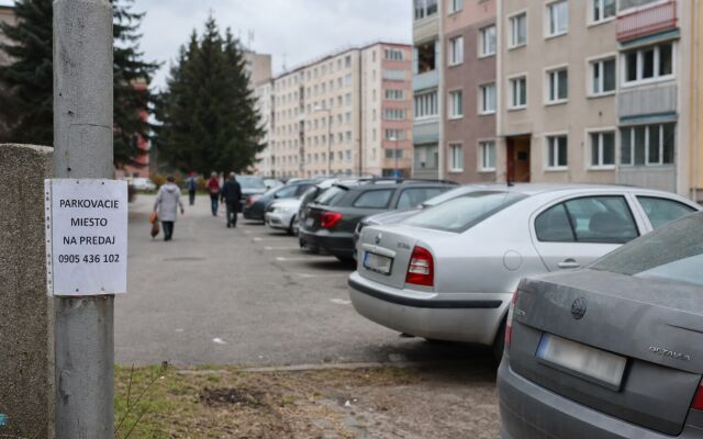 Parkovacie miesto na predaj v Žiline s cenovkami a ponukami na ulici