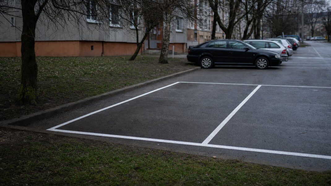 Parkovacie miesto v Bratislave s cenovkou 33 000 eur v mestskom prostredí