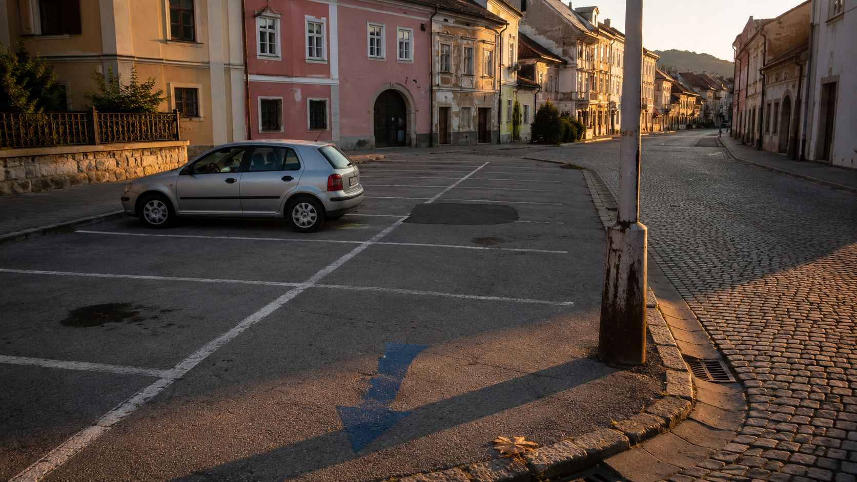 Rožňava autom: kde končí centrum a začína turistické parkovanie