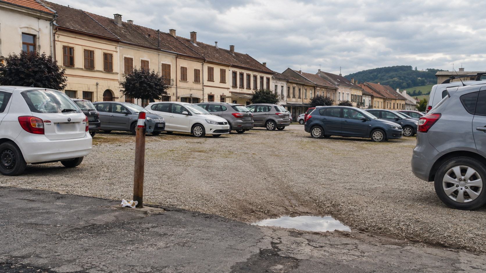 Parkovanie v Kežmarku počas bežného dňa aj turistickej sezóny — širší kontext