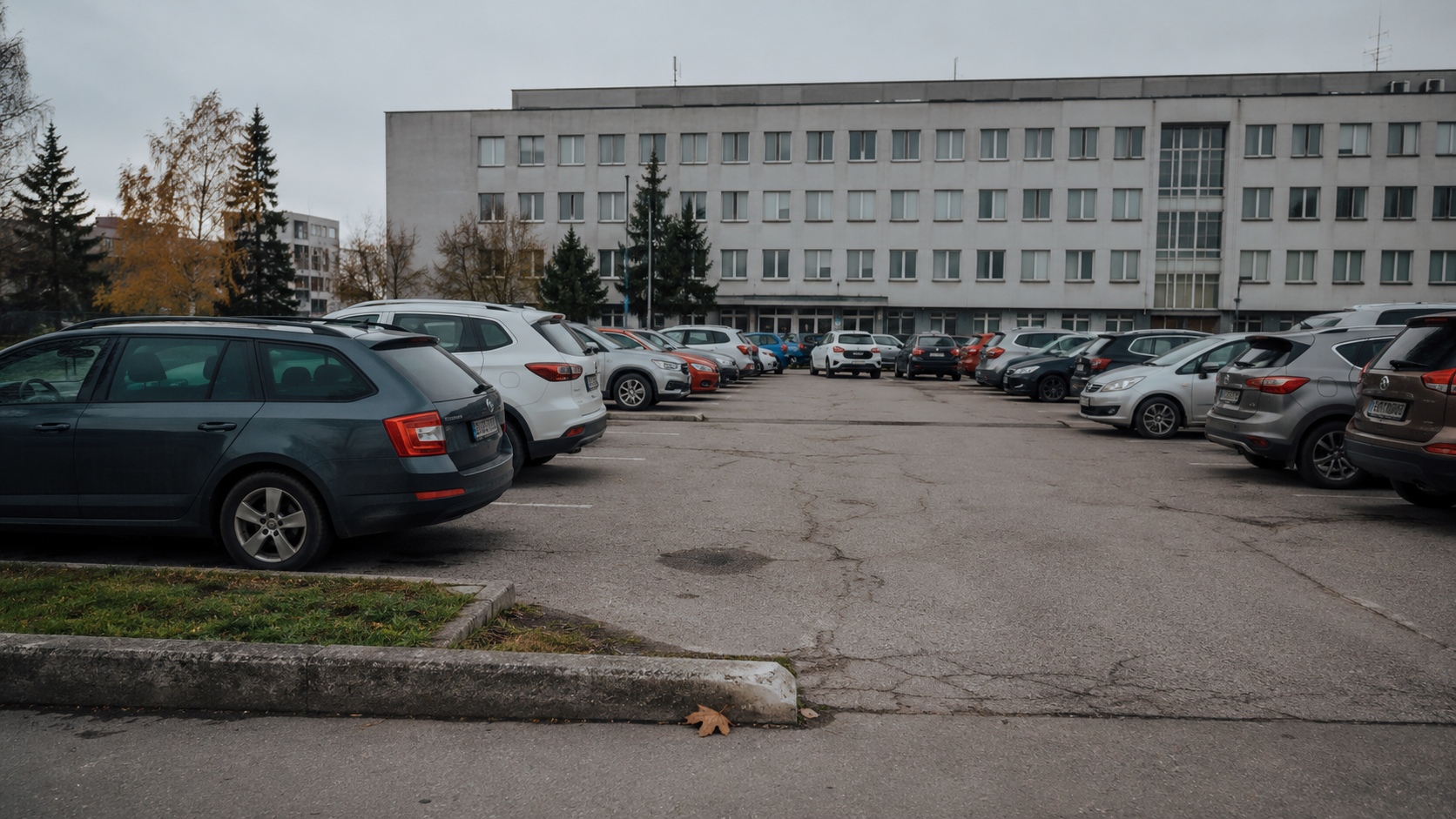 Parkovanie v Topoľčanoch od centra po nemocnicu — širší kontext