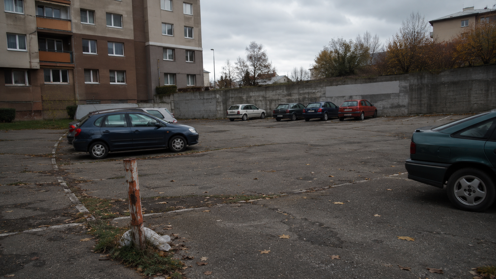 Podvod pri prenájme parkovacieho miesta: falošná záloha a cudzí inzerát — širší kontext
