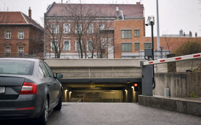 Podzemná garáž s elektrickou bránou a kamerovým systémom v Bratislave