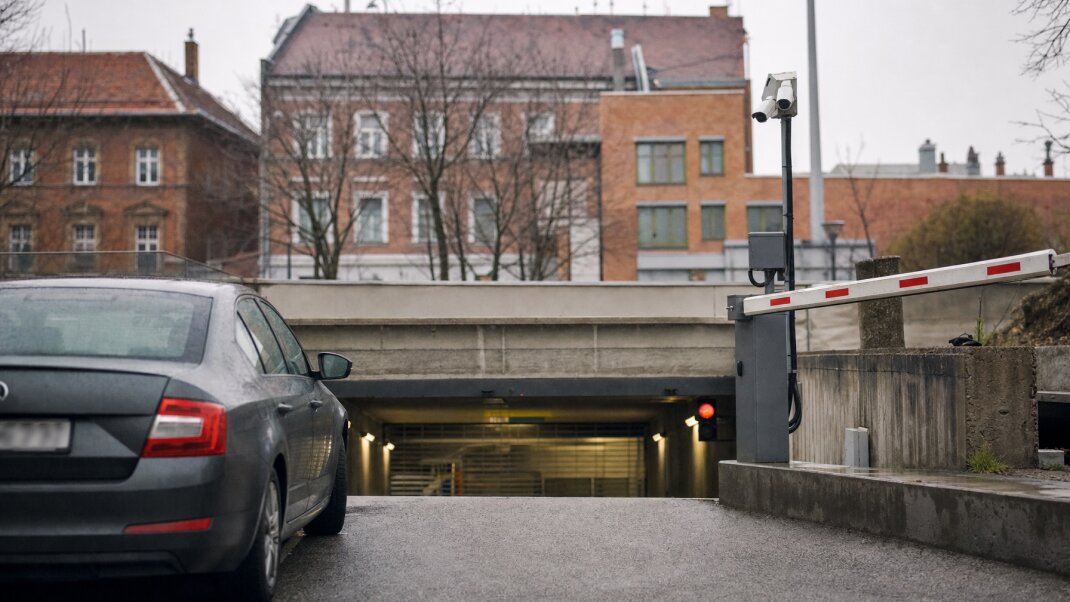 Podzemná garáž s elektrickou bránou a kamerovým systémom v Bratislave