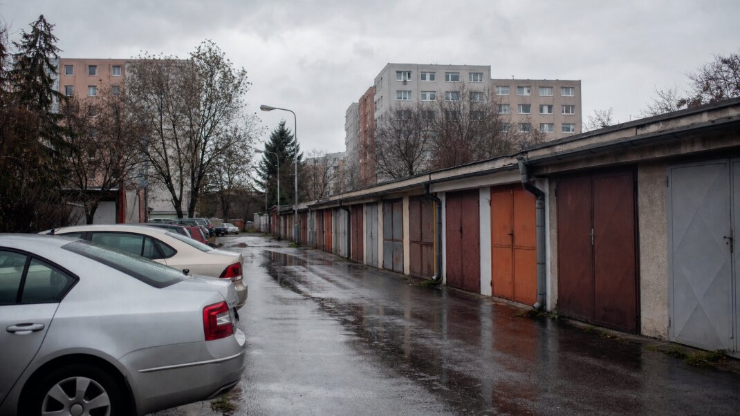 Právne poradenstvo pri kúpe garáže v Bratislave s dokumentmi a zmluvami
