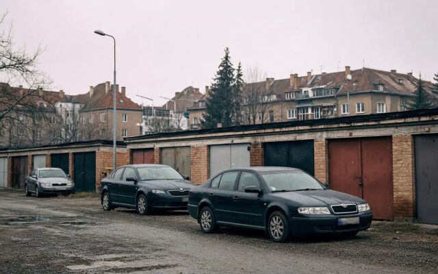 Garáže na prenájom v Košiciach s cenovými tabuľkami a mapou mestských častí